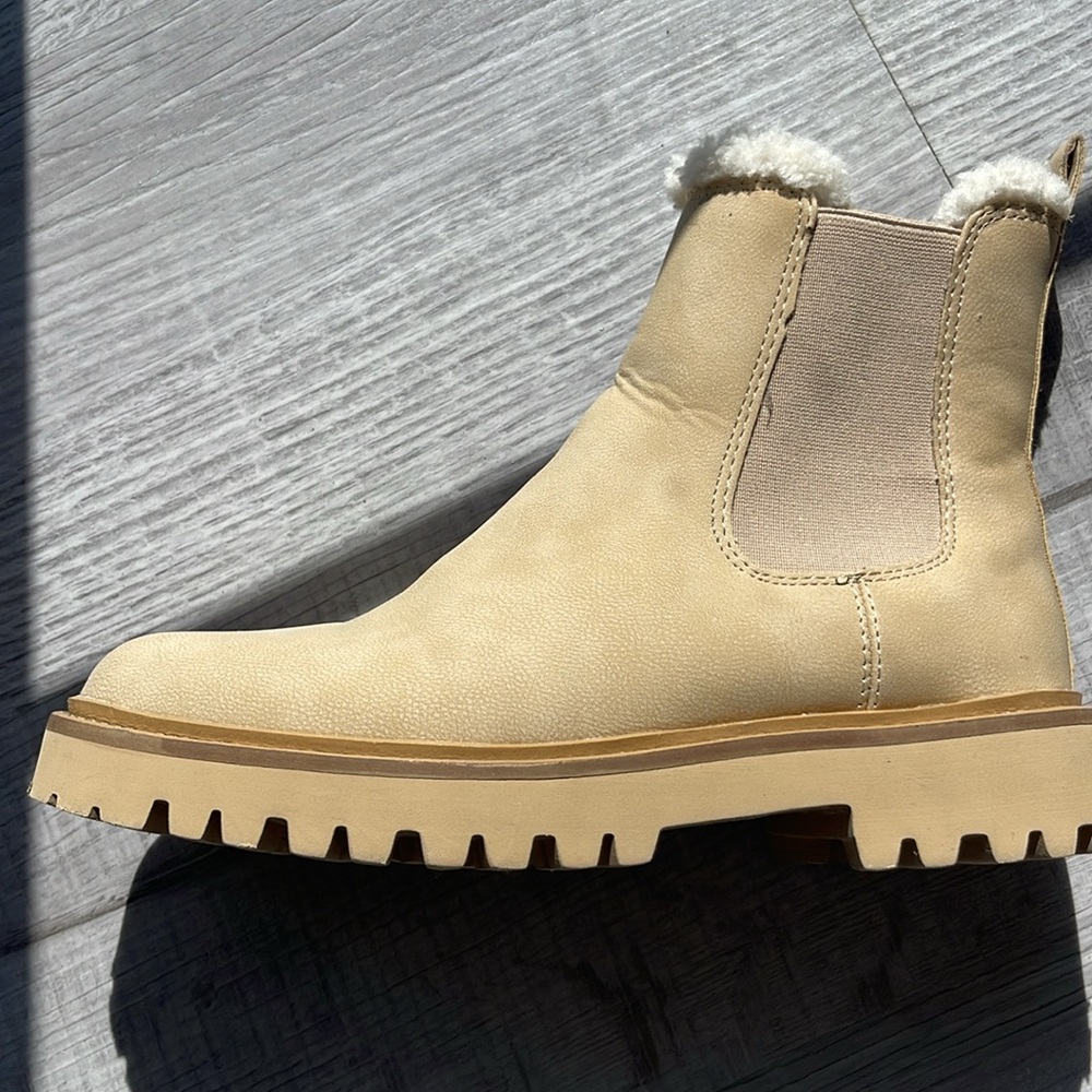 J. Crew Factory Sherpa-lined chelsia boots, size 6,5. - Picture 7 of 12